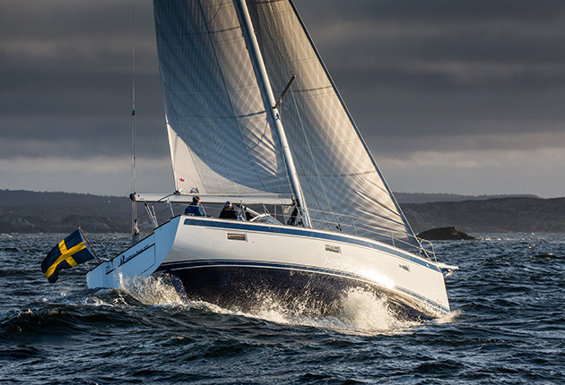 Hallberg Rassy 40C sailing through the waves