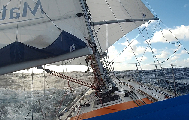 Jean Luc Van Den Heede sailing Matmut, hisRustler 36