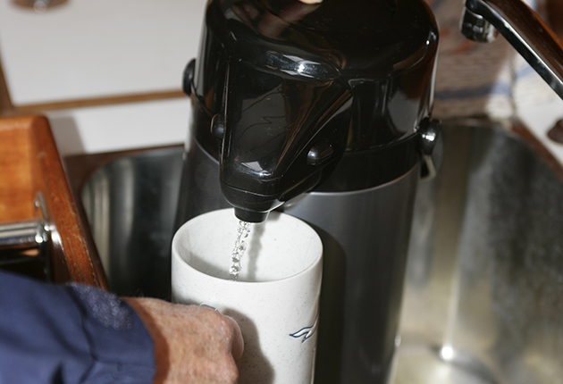 A flask that can be operated without removing gloves makes hot drinks during cold weather much easier