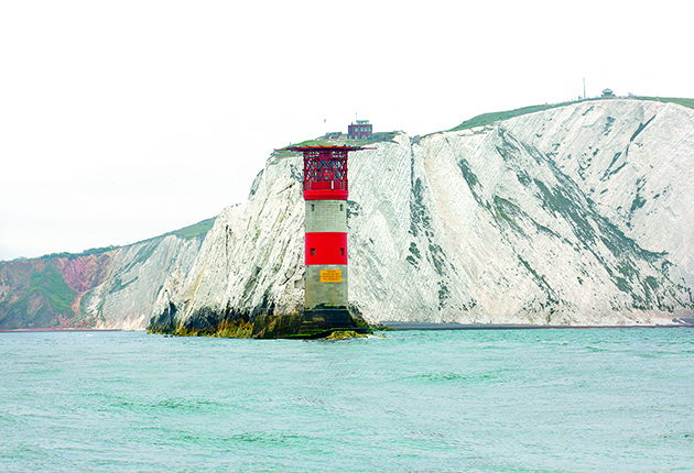 A vertical transit between the top of the Needles lighthouse and the barracks behind helps clear the Varvassi wreck