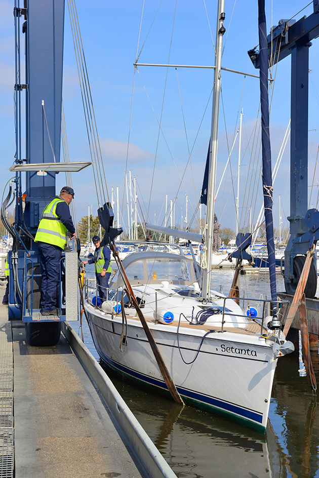 Be ready to check all through hulls while in the sling. Credit: Alamy Stock Photo