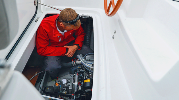 Aft-hinged engine bay hatche