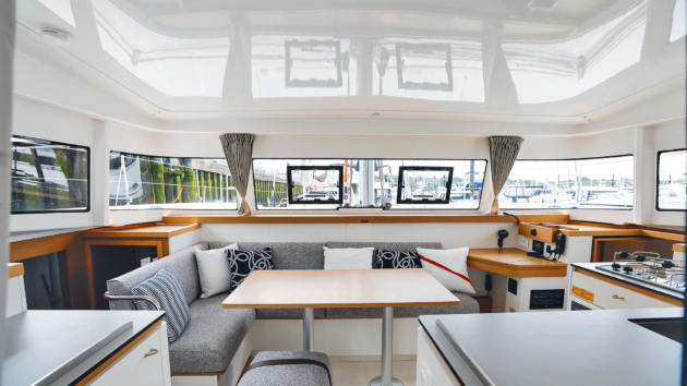 Space and light-filled saloon.